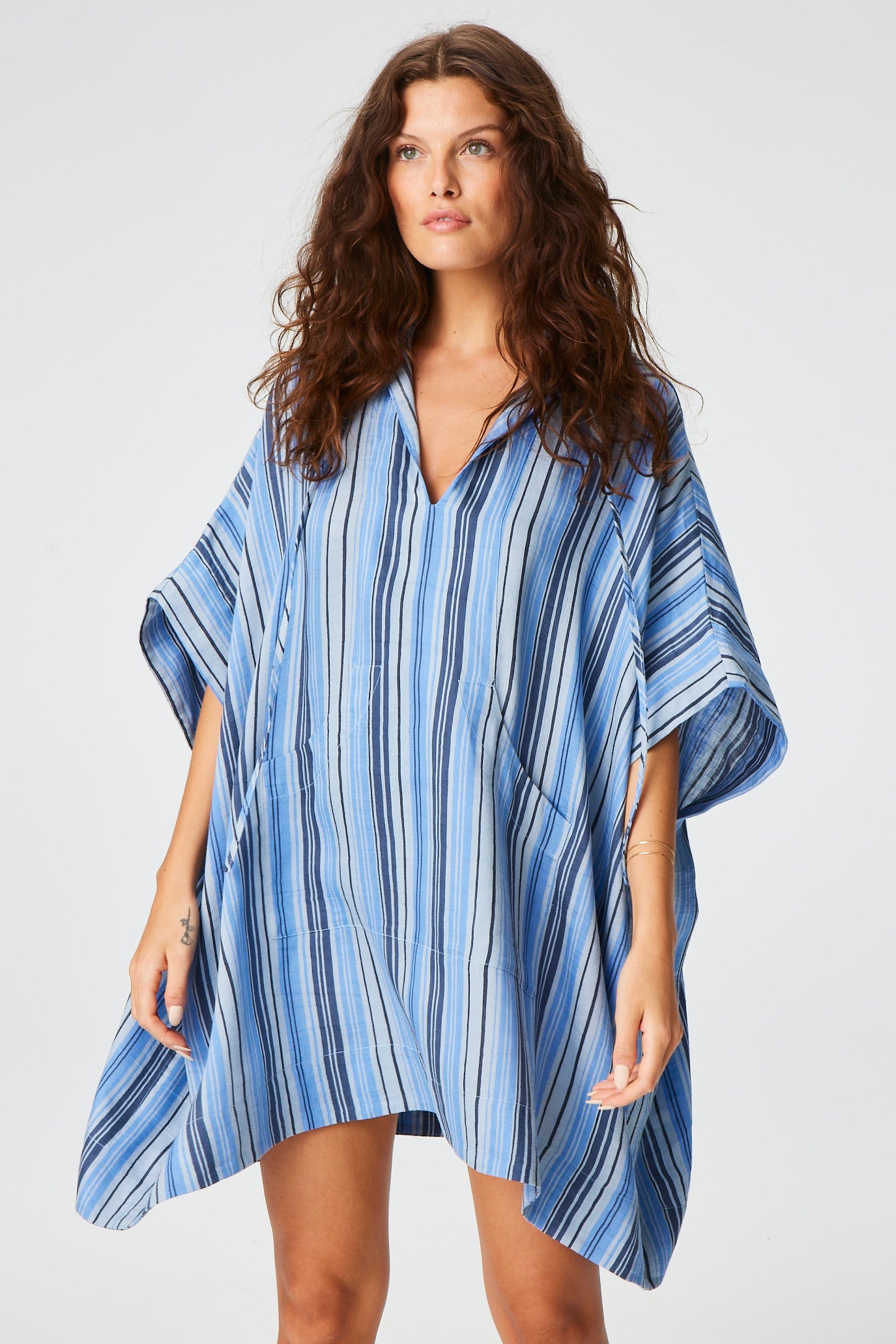 THE HOODED PONCHO in SEA STRIPED LINEN