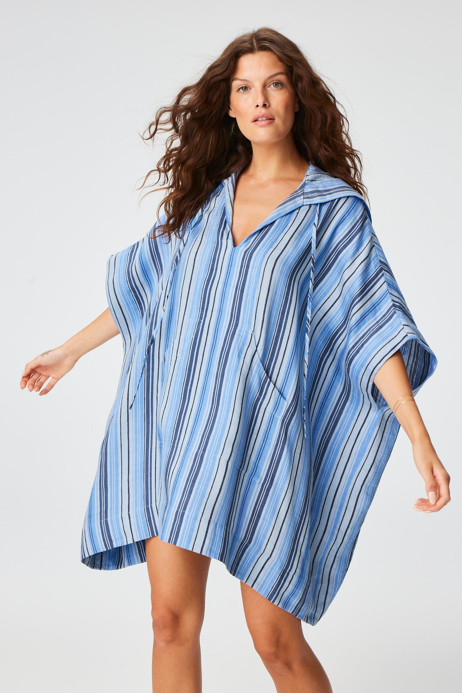 THE HOODED PONCHO in SEA STRIPED LINEN