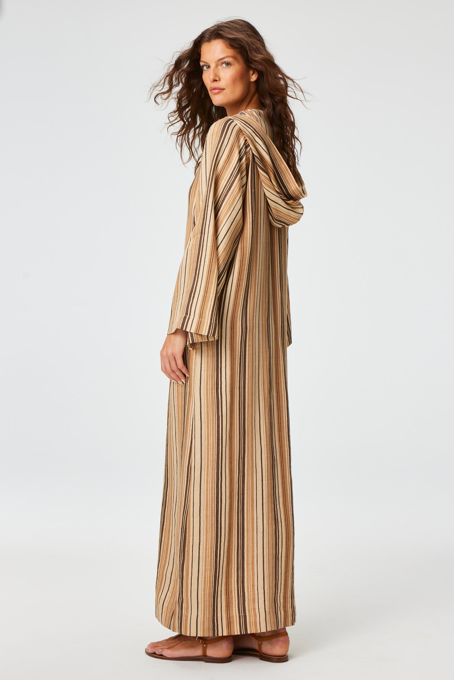 THE BEACH CAPE in SAND STRIPED LINEN