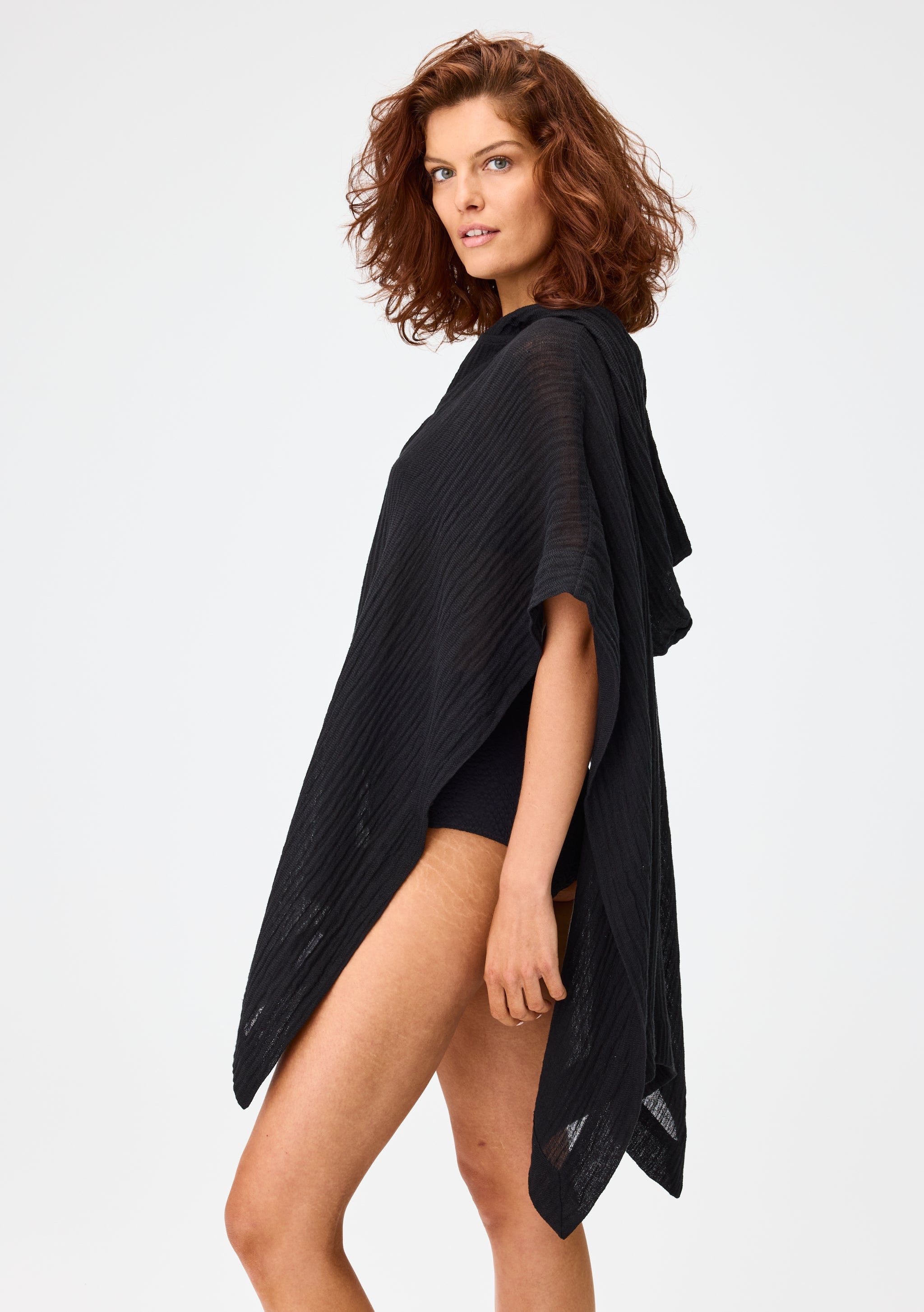THE BEACH PONCHO SHORT in BLACK GAUZE