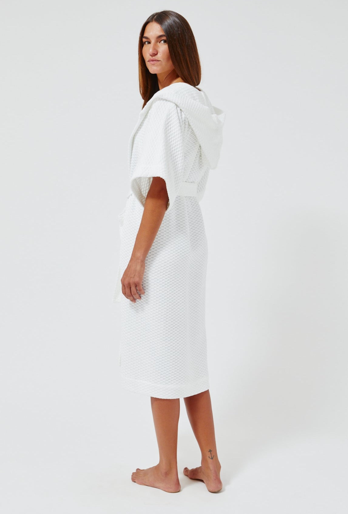 THE HOODED DRESSING GOWN in WHITE HONEYCOMB PIQUE