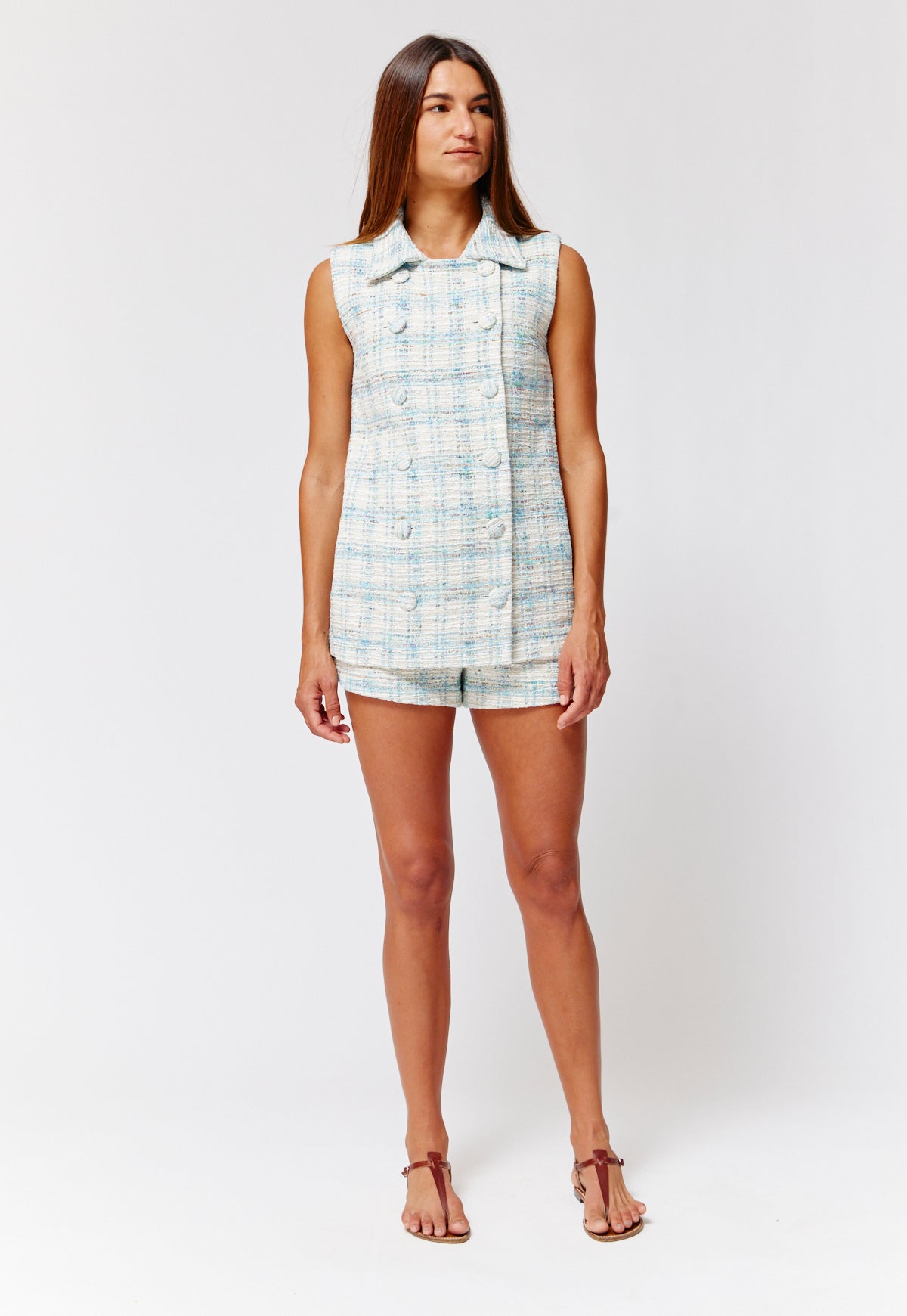 THE SLEEVELESS DOUBLE BREASTED JACKET in BLUE TWEED