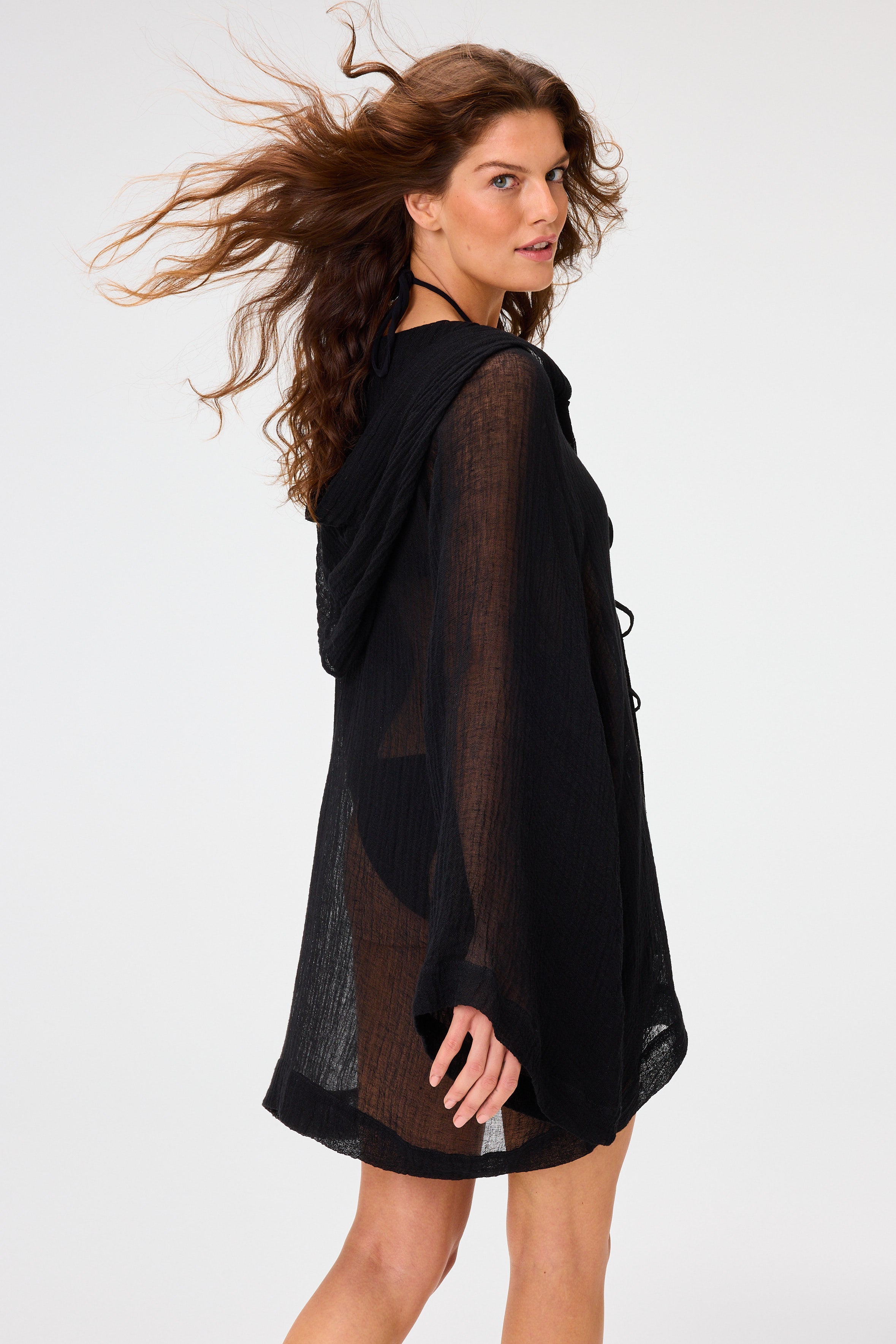 THE BEACH CAPE MINI in BLACK SORRENTO GAUZE