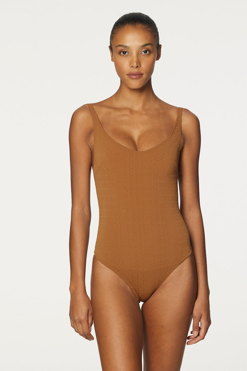 THE MARILYN MAILLOT in CARAMEL SEERSUCKER
