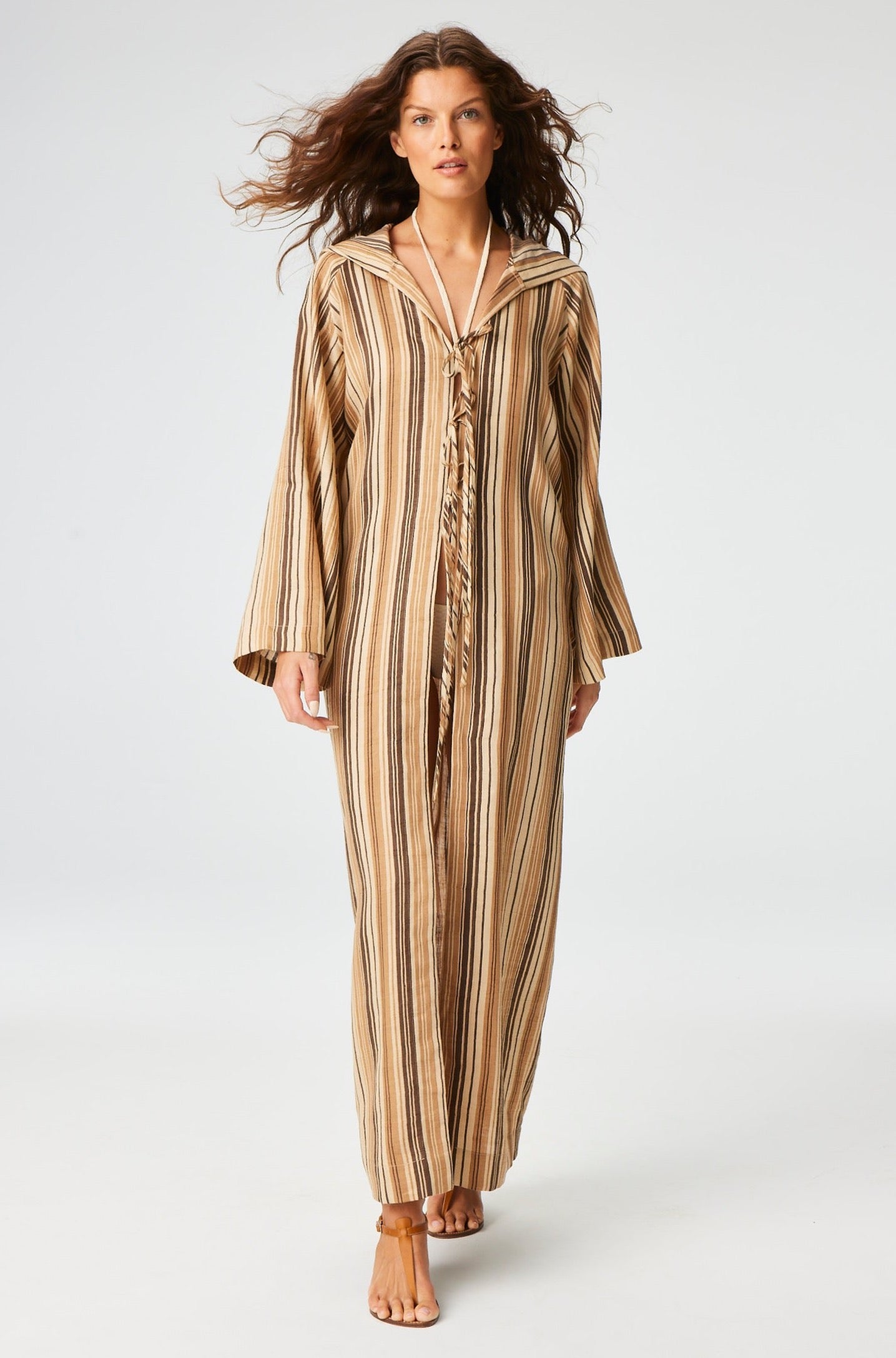 THE BEACH CAPE in SAND STRIPED LINEN