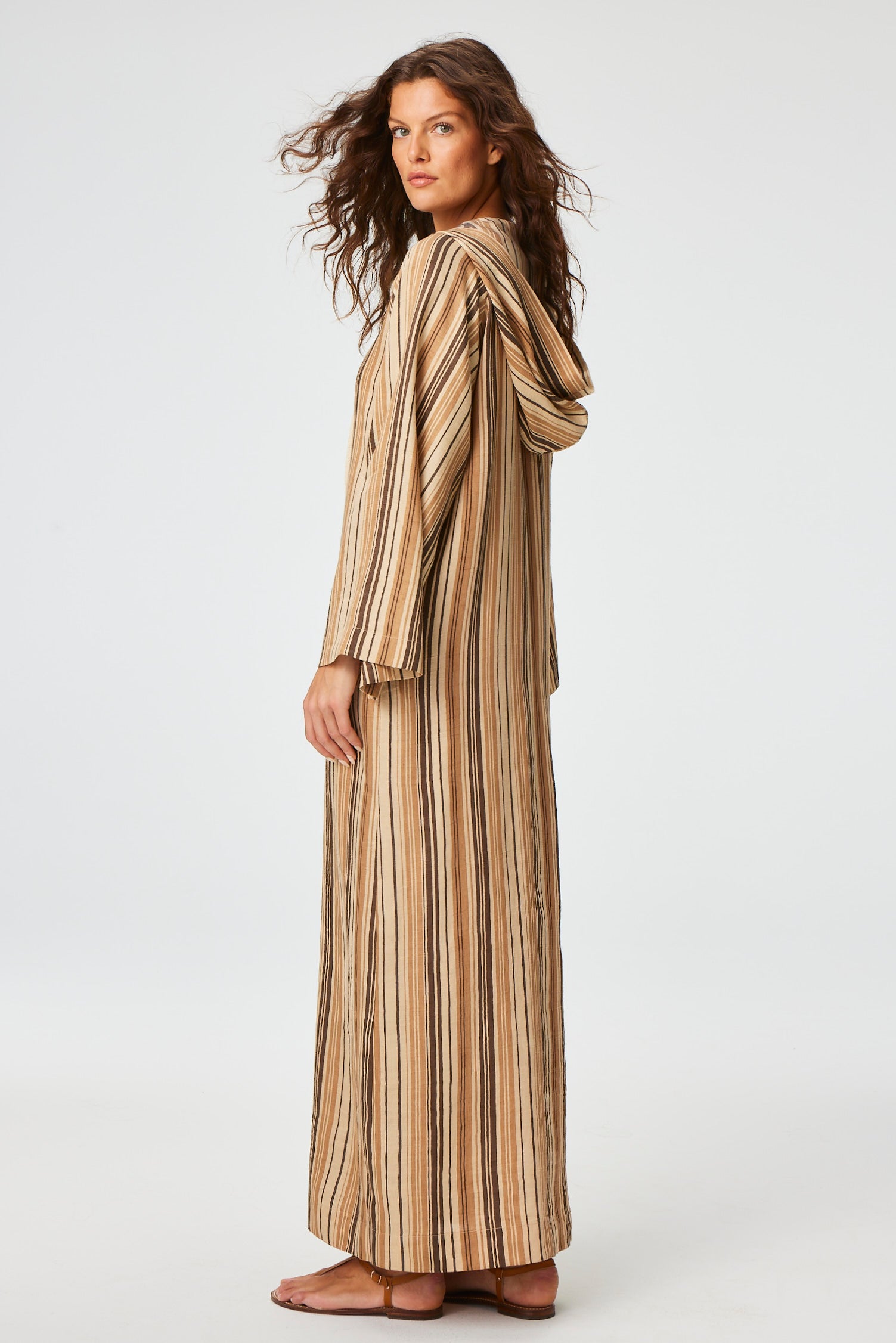 THE BEACH CAPE in SAND STRIPED LINEN