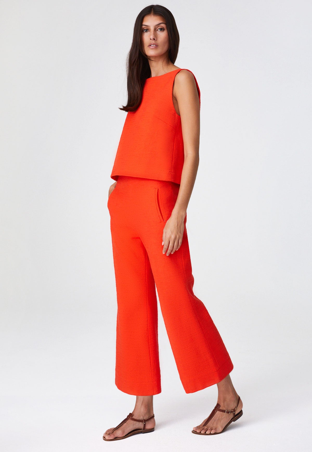 THE SLEEVELESS SHIFT TOP in TOMATO TEXTURED COTTON