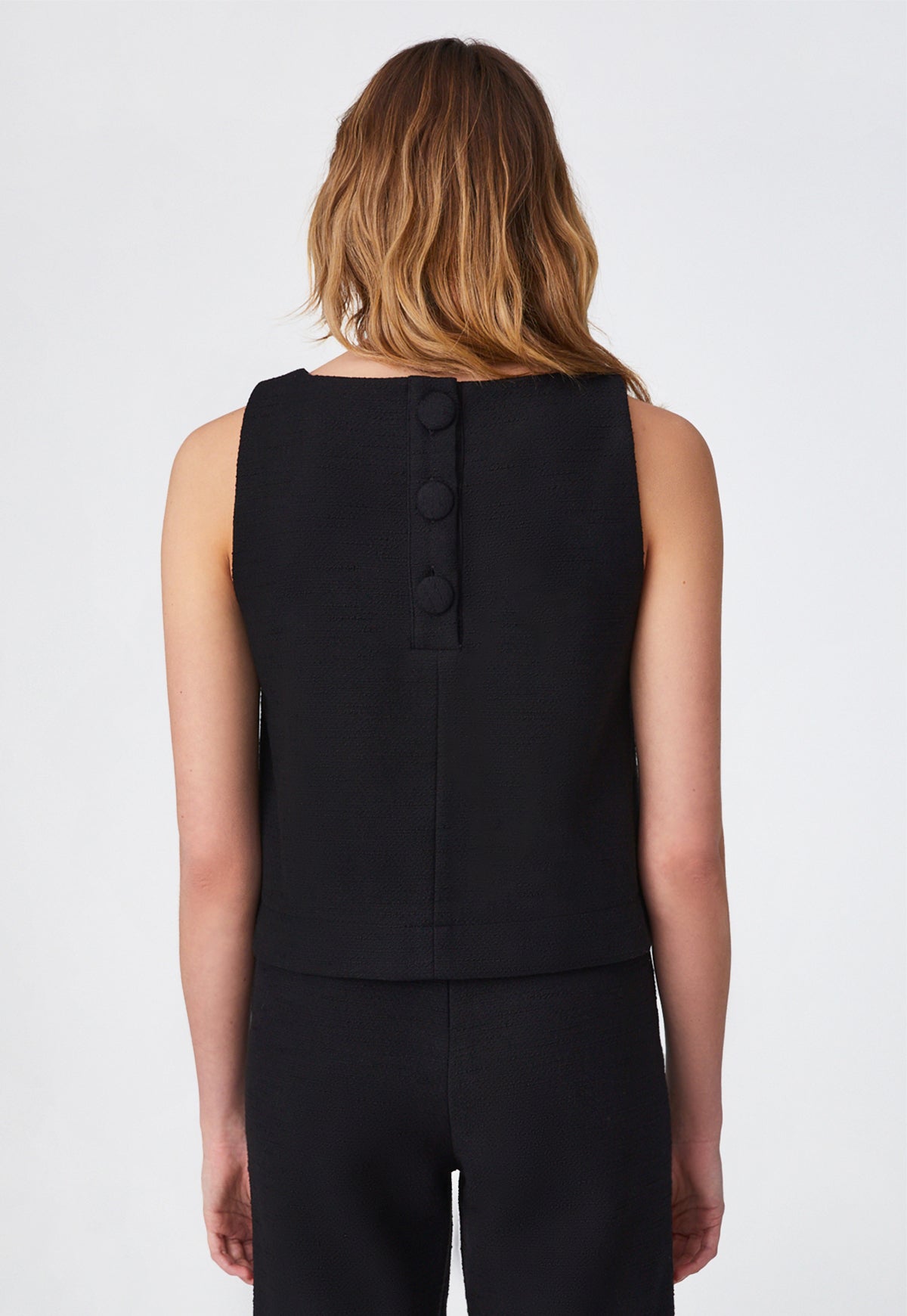 THE SLEEVELESS SHIFT TOP in BLACK TEXTURED COTTON