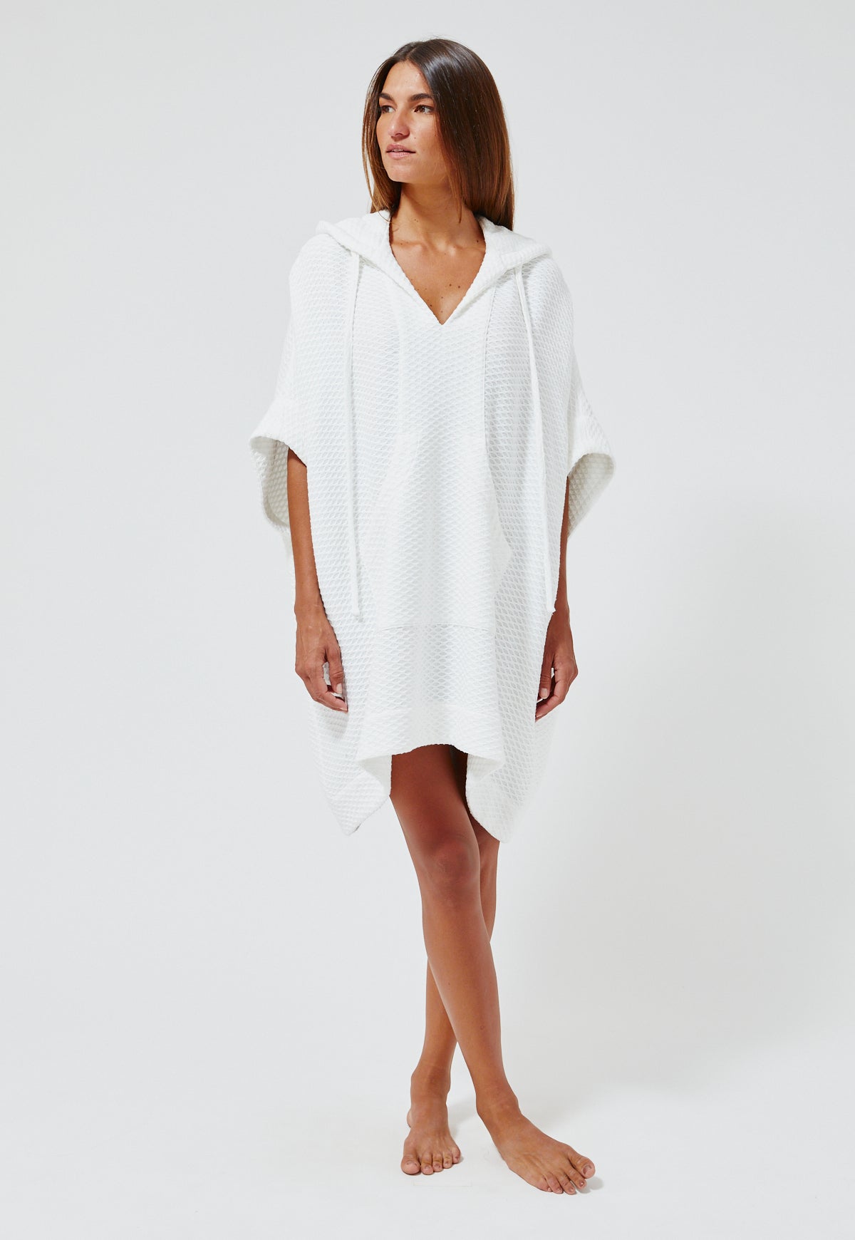 WHITE HONEYCOMB PIQUE HOODED PONCHO