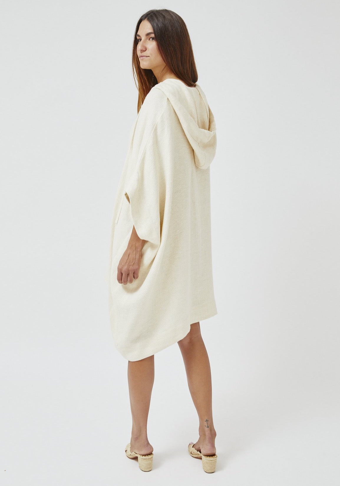 SAND HONEYCOMB LINEN HOODED PONCHO